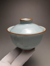 Load image into Gallery viewer, Azure Ruyao Fuyuan Gaiwan 汝窑天青福圆盖碗