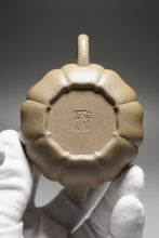 Load image into Gallery viewer, Fully Handmade Jiangpo-Qingni Jingwen Lion Head Yixing Teapot by Feng Tao 全手工冯涛降坡青泥筋纹狮球 140ml