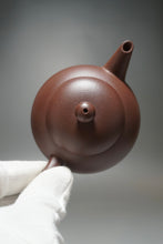 Load image into Gallery viewer, Lao Zini Yinchun Shuiping Yixing Teapot 老紫泥寅春水平 140ml