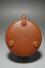 Load image into Gallery viewer, Fully Handmade Jiangponi Shipiao Yixing Teapot by Hu Manshan 全手工胡漫山降坡泥任瓢 140ml