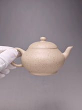 Load image into Gallery viewer, Baiyuduan Pear with Base Yixing Teapot 白玉段梨形壶 140ml