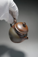 Load image into Gallery viewer, Wood Fired Zhihu Dicaoqing Yixing Teapot 底槽清柴烧执壶 140ml