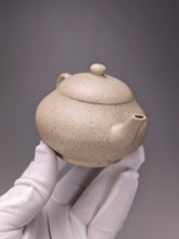Load image into Gallery viewer, Baiyuduan Pear with Base Yixing Teapot 白玉段梨形壶 140ml