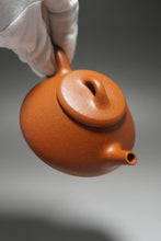 Load image into Gallery viewer, Fully Handmade Jiangponi Shipiao Yixing Teapot by Hu Manshan 全手工胡漫山降坡泥任瓢 140ml