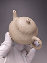 Load image into Gallery viewer, Baiyuduan Pear with Base Yixing Teapot 白玉段梨形壶 140ml
