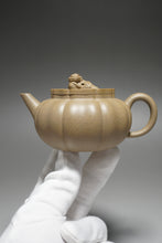 Load image into Gallery viewer, Fully Handmade Jiangpo-Qingni Jingwen Xiushi Yixing Teapot by Feng Tao 全手工冯涛青降坡泥筋纹器绣狮 140ml