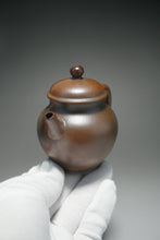 Load image into Gallery viewer, Wood Fired Zhihu Dicaoqing Yixing Teapot 底槽清柴烧执壶 140ml