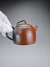 Load image into Gallery viewer, 145ml Nixing 'Little Kettle' Teapot with Yaobian by Li Wenxin 李文新阴阳秦权