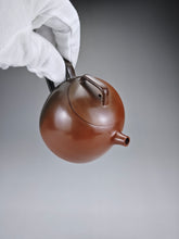 Load image into Gallery viewer, 145ml Nixing 'Little Kettle' Teapot with Yaobian by Li Wenxin 李文新阴阳秦权