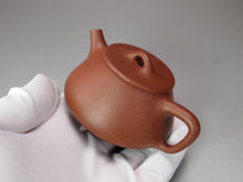 Load image into Gallery viewer, Jiangponi Shipiao Yixing Teapot 降坡泥石瓢壶 110ml