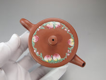 Load image into Gallery viewer, Xiao Hongni Zhitong Yixing Teapot with Diancai Bats and Peaches 点彩小红泥直筒 100ml