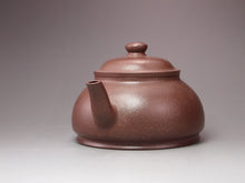 Load image into Gallery viewer, Fully Handmade Lao Duanni Limao Yixing Teapot by Hu Manshan 胡漫山全手工老段泥笠帽 150ml