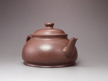 Load image into Gallery viewer, Fully Handmade Lao Duanni Limao Yixing Teapot by Hu Manshan 胡漫山全手工老段泥笠帽 150ml