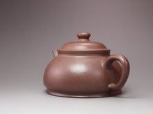 Load image into Gallery viewer, Fully Handmade Lao Duanni Limao Yixing Teapot by Hu Manshan 胡漫山全手工老段泥笠帽 150ml