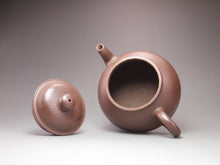 Load image into Gallery viewer, Fully Handmade Lao Duanni Limao Yixing Teapot by Hu Manshan 胡漫山全手工老段泥笠帽 150ml