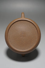 Load image into Gallery viewer, Lao Duanni Hulupiao yixing Teapot 老段泥葫芦瓢 150ml
