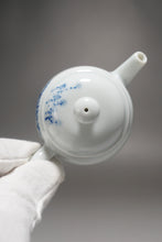 Load image into Gallery viewer, Qinghua Duck Jingdezhen Porcelain Tall Teapot 青花手绘高士壶 150ml