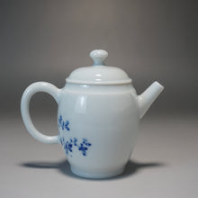 Load image into Gallery viewer, Qinghua Duck Jingdezhen Porcelain Tall Teapot 青花手绘高士壶 150ml
