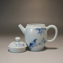 Load image into Gallery viewer, Qinghua Duck Jingdezhen Porcelain Tall Teapot 青花手绘高士壶 150ml