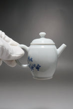 Load image into Gallery viewer, Qinghua Duck Jingdezhen Porcelain Tall Teapot 青花手绘高士壶 150ml