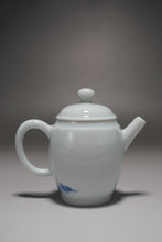 Load image into Gallery viewer, Qinghua Bird and Fish Jingdezhen Porcelain Tall Teapot 青花手绘高仕壶 85ml