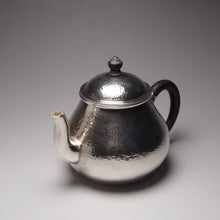 Load image into Gallery viewer, 999 Pure Silver Handmade Pear Teapot 全手工纯银999梨形壶 150ml
