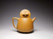 Load image into Gallery viewer, Huangjin Duan Tall Shipiao Yixing Teapot 黄金段高石瓢 150ml
