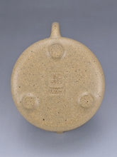 Load image into Gallery viewer, Fully Handmade Benshan Duanni Shipiao with Carving By Hu Haojie 胡浩杰全手工本山段泥平盖石瓢 150ml