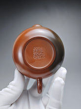 Load image into Gallery viewer, 150ml Flattop Nixing Teapot with Yaobian by Li Wenxin 李文新阴阳扁壶