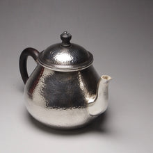 Load image into Gallery viewer, 999 Pure Silver Handmade Pear Teapot 全手工纯银999梨形壶 150ml