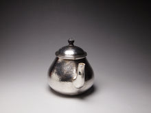 Load image into Gallery viewer, 999 Pure Silver Handmade Pear Teapot 全手工纯银999梨形壶 150ml