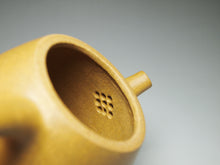 Load image into Gallery viewer, Huangjin Duan Tall Shipiao Yixing Teapot 黄金段高石瓢 150ml
