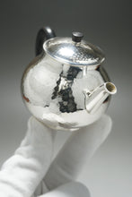 Load image into Gallery viewer, 999 Pure Silver Handmade Elegant Teapot no.2 全手工纯银999壶 150ml