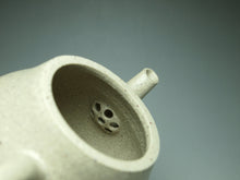 Load image into Gallery viewer, Baiyuduan Tall Pear Yixing Teapot 白玉段高梨形壶 150ml