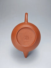 Load image into Gallery viewer, Zhuni Shuiping Yixing Teapot 朱泥水平 150ml
