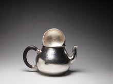 Load image into Gallery viewer, 999 Pure Silver Handmade Pear Teapot 全手工纯银999梨形壶 150ml