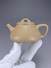 Load image into Gallery viewer, Fully Handmade Benshan Duanni Shipiao with Carving By Hu Haojie 胡浩杰全手工本山段泥平盖石瓢 150ml