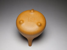 Load image into Gallery viewer, Huangjin Duan Tall Shipiao Yixing Teapot 黄金段高石瓢 150ml