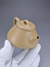 Load image into Gallery viewer, Fully Handmade Benshan Duanni Shipiao with Carving By Hu Haojie 胡浩杰全手工本山段泥平盖石瓢 150ml