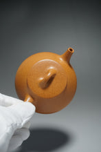 Load image into Gallery viewer, Fully Handmade Huangjinduan Ziye Shipiao Teapot by Feng Tao 全手工黄金段子冶石瓢冯涛制 150ml