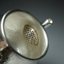 Load image into Gallery viewer, 999 Pure Silver Handmade Pear Teapot 全手工纯银999梨形壶 150ml