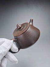 Load image into Gallery viewer, 150ml Shipiao Nixing Teapot 坭兴石瓢壶 by Wu Sheng Sheng