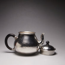 Load image into Gallery viewer, 999 Pure Silver Handmade Pear Teapot 全手工纯银999梨形壶 150ml