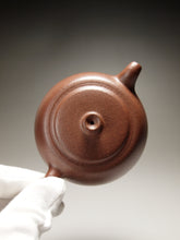Load image into Gallery viewer, Fully Handmade Lao Duanni Jinglan Yixing Teapot by Wang Kaili 全手工王凯丽制老段泥井栏 150ml