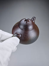 Load image into Gallery viewer, Wood Fired Lao Zini Mellon Yixing Teapot 柴烧老紫泥匏瓜 150ml