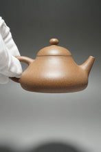 Load image into Gallery viewer, Lao Duanni Hulupiao yixing Teapot with Carvings 老段泥匏瓜带刻绘 150ml