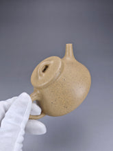 Load image into Gallery viewer, Fully Handmade Benshan Duanni Shipiao with Carving By Hu Haojie 胡浩杰全手工本山段泥平盖石瓢 150ml