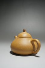 Load image into Gallery viewer, Huangjin Duan Melon Yixing Teapot 黄金段匏瓜 150ml