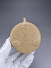 Load image into Gallery viewer, Fully Handmade Benshan Duanni Shipiao with Carving By Hu Haojie 胡浩杰全手工本山段泥平盖石瓢 150ml