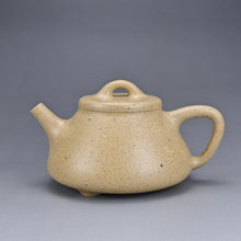 Load image into Gallery viewer, Fully Handmade Benshan Duanni Shipiao with Carving By Hu Haojie 胡浩杰全手工本山段泥平盖石瓢 150ml